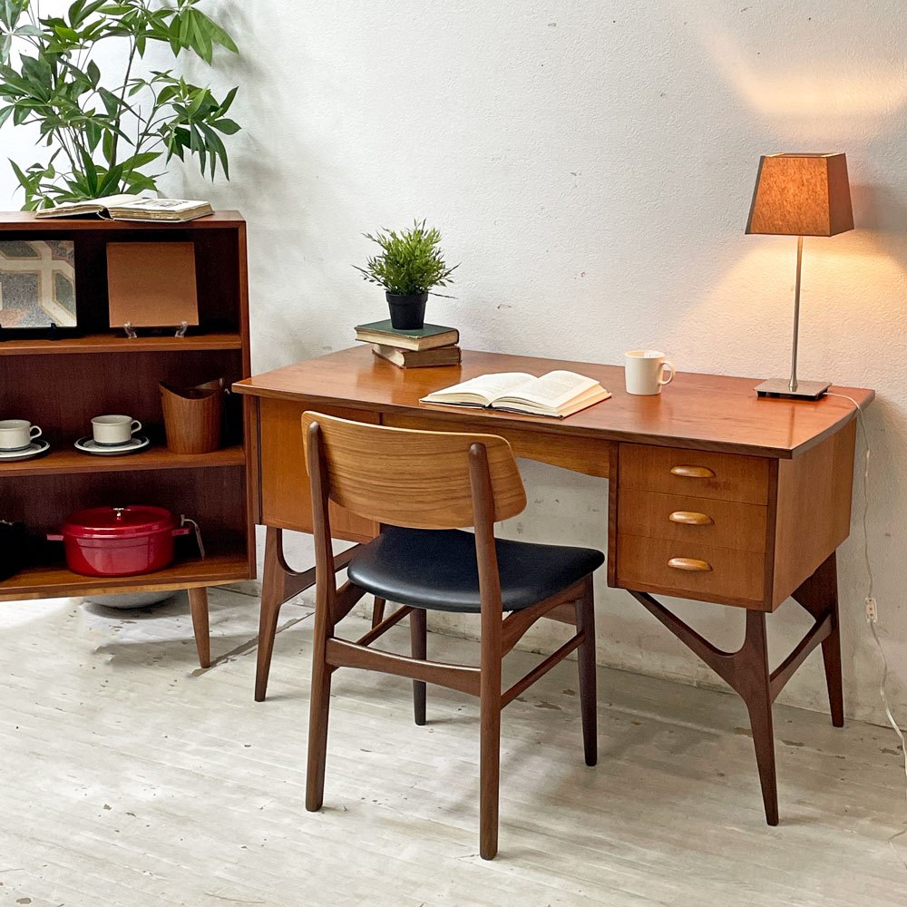 デンマーク ビンテージ Danish Vintage チーク材 両袖 デスク 1ドア 3ドロワー 60's ミッドセンチュリーモダン 北欧家具 ●