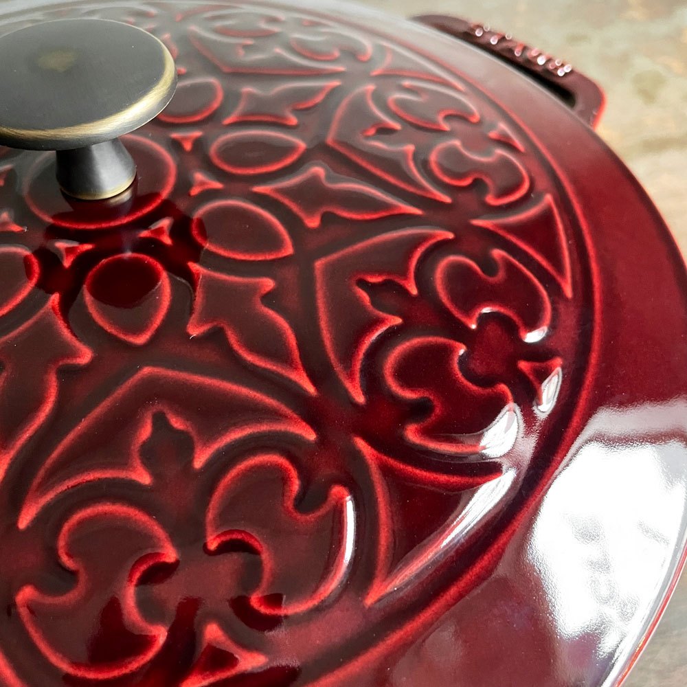 ストウブ Staub リリー シグネチャーココット グレナディンレッド 24cm 両手鍋 ホーロー鍋 IH対応 鋳物 フランス製 プロテクター付き ♪