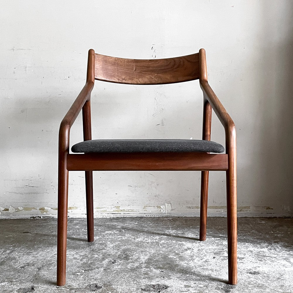 宮崎椅子製作所 ペペチェア PEPE side chair 背無垢タイプ ウォールナット ファブリックシート グレー系 フィンガージョイント 村澤一晃 B ■