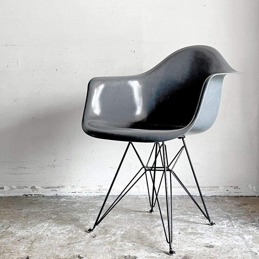 ハーマンミラー Herman Miller アームシェルチェア 現行FRP製 エレファントハイドグレー エッフェルベース C&R イームズ ミッドセンチュリー ■