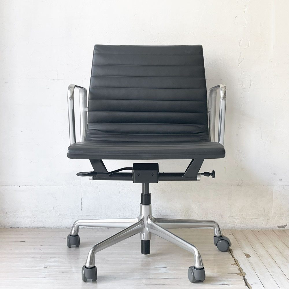 ハーマンミラー Herman Miller アルミナムグループ マネジメントチェア 本革 5本脚 C&Rイームズ ミッドセンチュリー ガス圧昇降 リクライニング ★