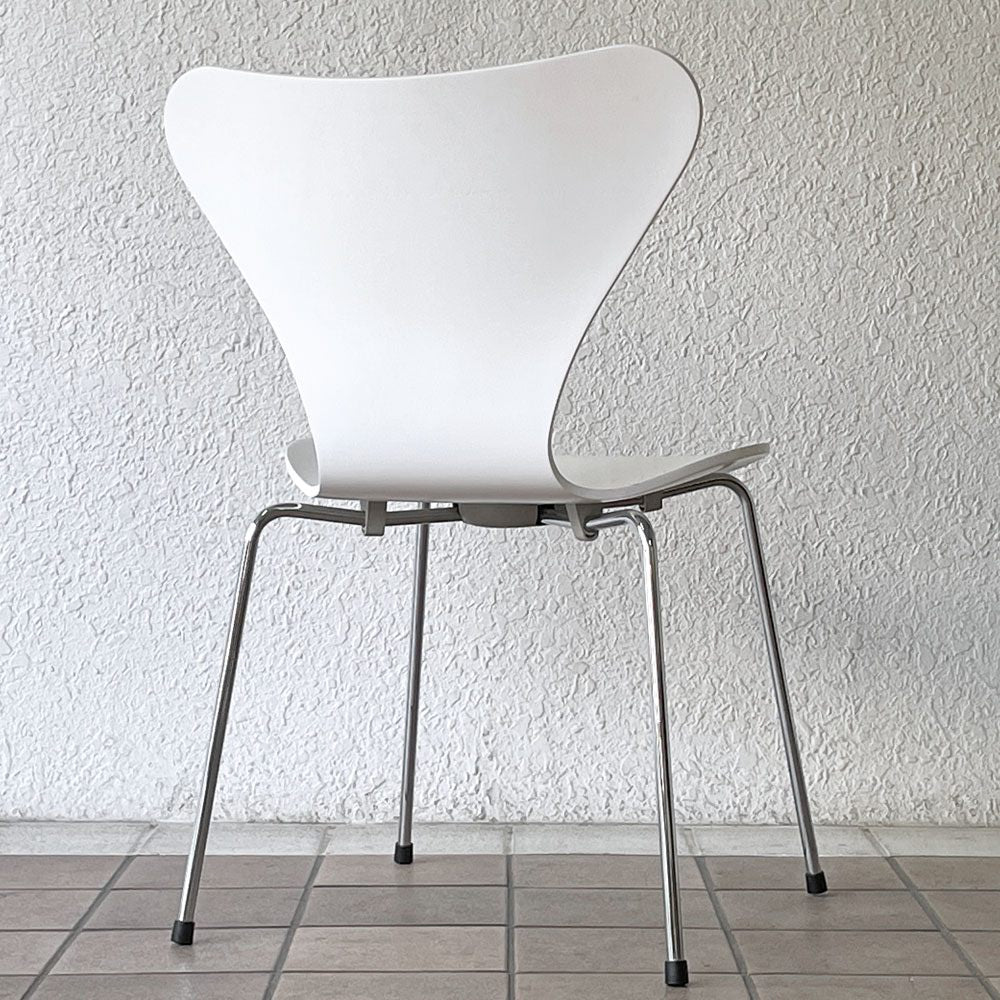 フリッツハンセン Fritz Hansen 3107 セブンチェア ラッカー仕上げ ホワイト スタッキング アルネ・ヤコブセン デンマーク 北欧家具 ◇