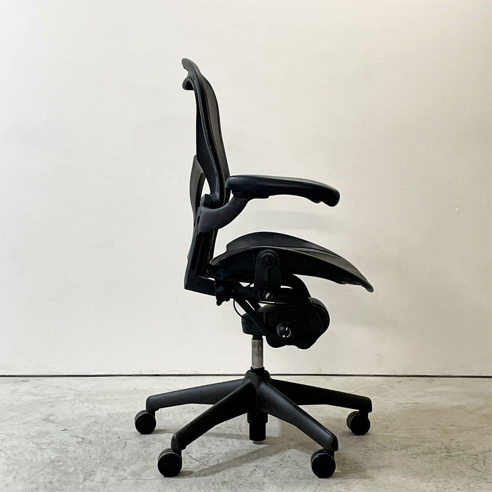 ハーマンミラー Herman Miller アーロンチェア クラシック Bサイズ ポスチャーフィット フル装備 グラファイトベース デスクチェア オフィスチェア ●