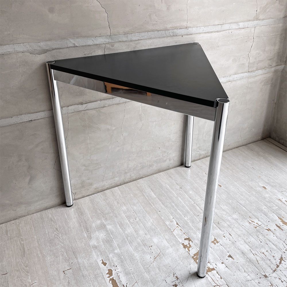 USMハラー USM Haller モジュラーファニチャー トライアングル テーブル 正三角形 コーナーテーブル ワーキングデスク オーク材 ブラック アジャスター 高さ調節機能付き ♪