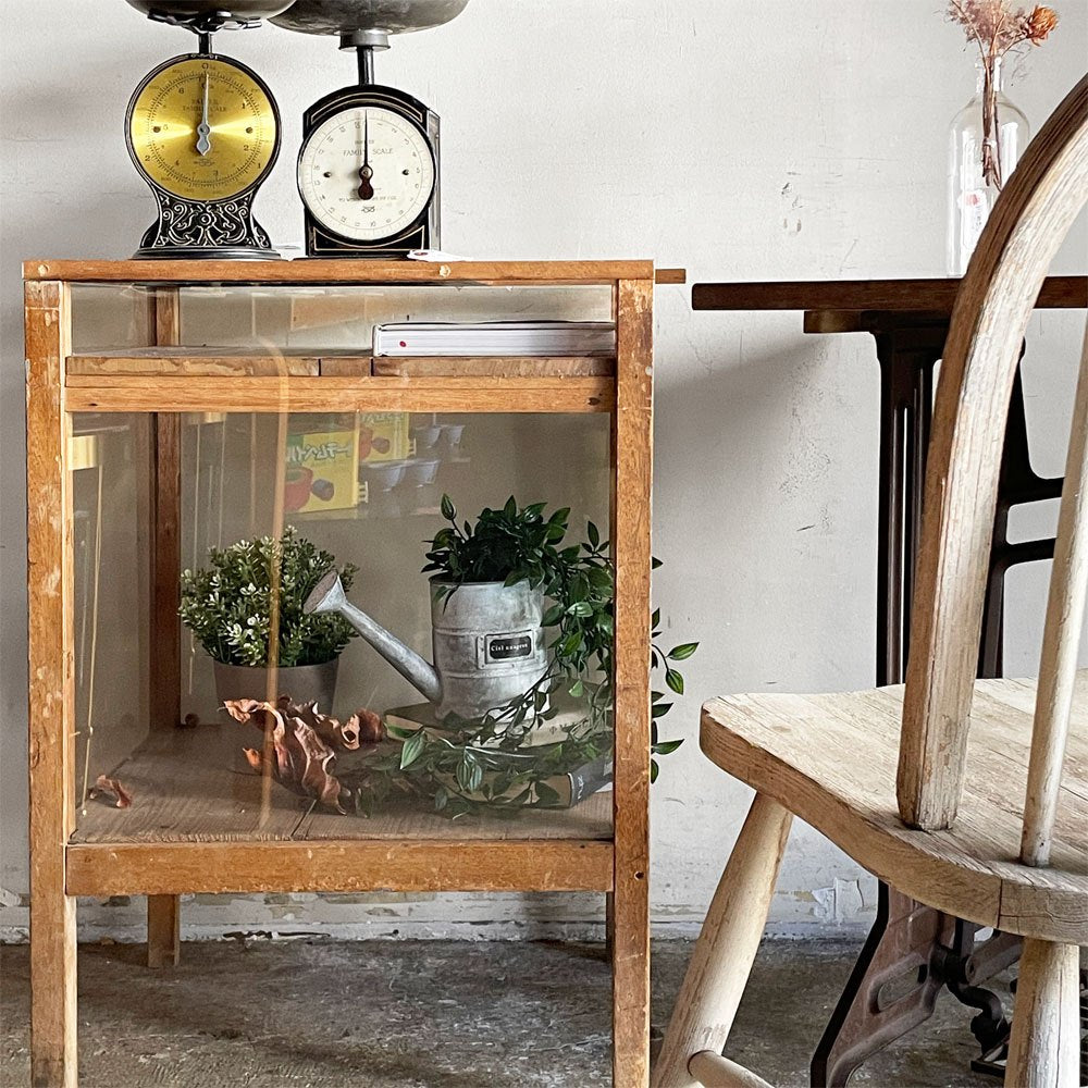 ジャパンビンテージ Japan Vintage 古い木味のガラスショーケース ディスプレイラック サイドケース 古家具 ■