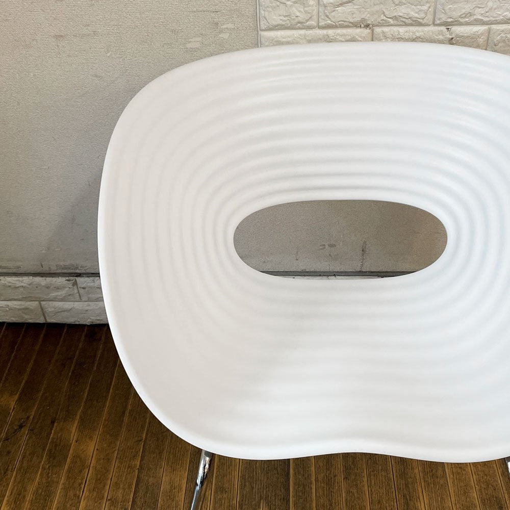 ヴィトラ vitra トムバックチェア Tom Vac ダイニングチェア スタッキングチェア ロン・アラッド ホワイト モダンデザイン ◎