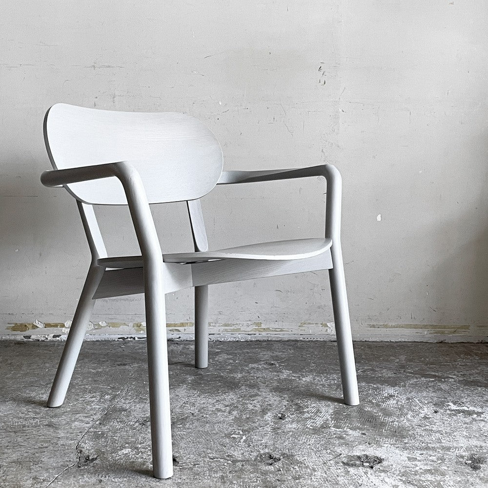 カリモク ニュースタンダード KARIMOKU NEW STANDARD キャストール ローチェア CASTOR LOW CHAIR ラウンジチェア グレイングレー ビッグゲーム BIG-GAME 定価￥108,350- ■