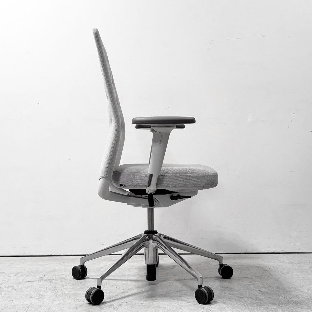 ヴィトラ vitra IDトリム ID Trim オフィスチェア デスクチェア ファブリックシート ライトグレー系 ハイバック 2Dアームレスト アントニオ・チッテリオ 参考定価￥209,000- ●