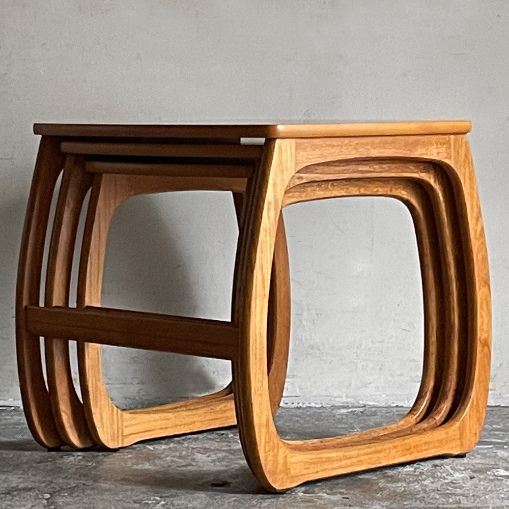 ネイサンファニチャー NATHAN Furniture バーリントン Burlington ネストテーブル チーク材 3連 入れ子式 UKビンテージ ■