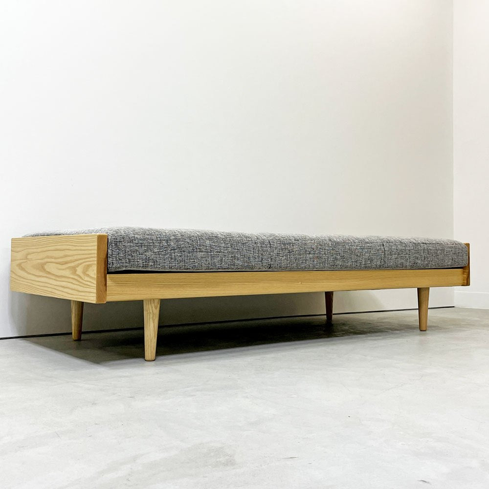 グラフ graf × 相合家具 SOGO adシリーズ デイベッドベンチ Day bed bench ホワイトアッシュ材 グレー系 ファブリック W171cm ●