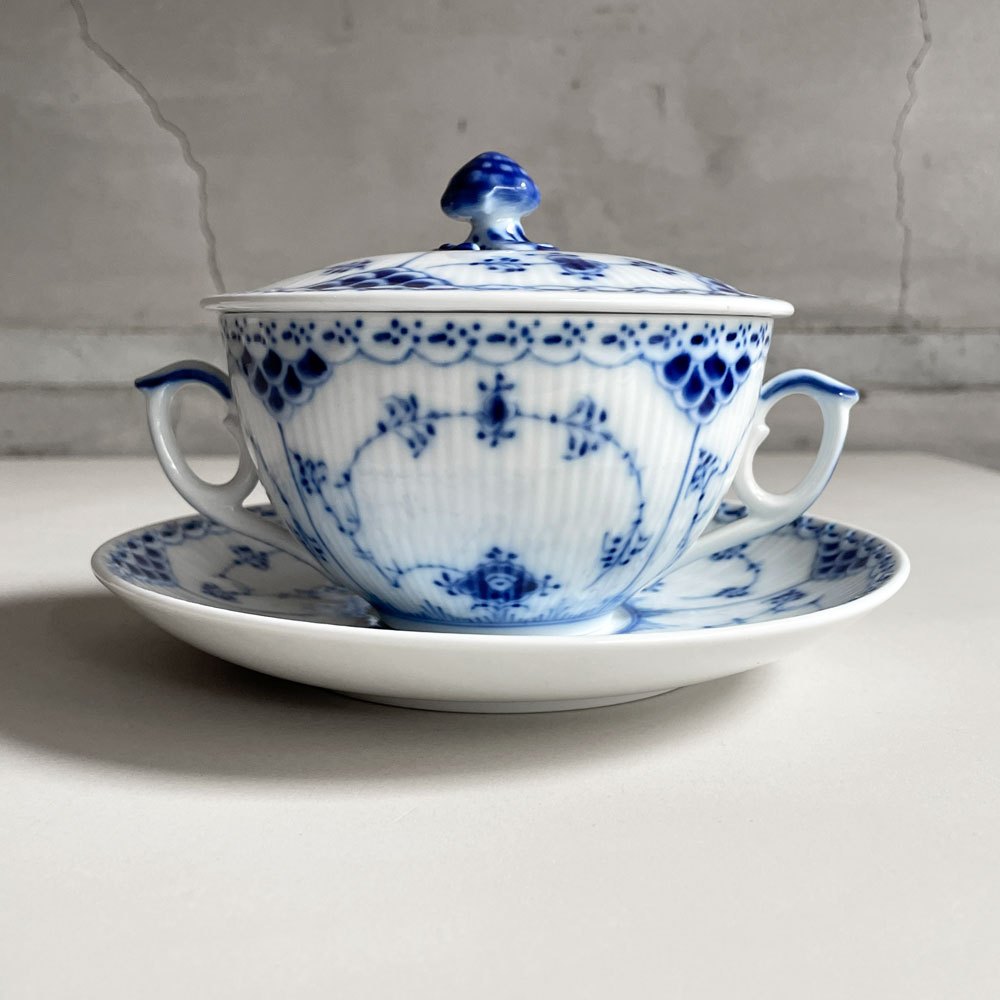 ロイヤルコペンハーゲン ROYAL COPENHAGEN ブルーフルーテッド ハーフレース スープカップ&ソーサー 陶器 北欧食器 廃番 箱付き 未使用 B ♪