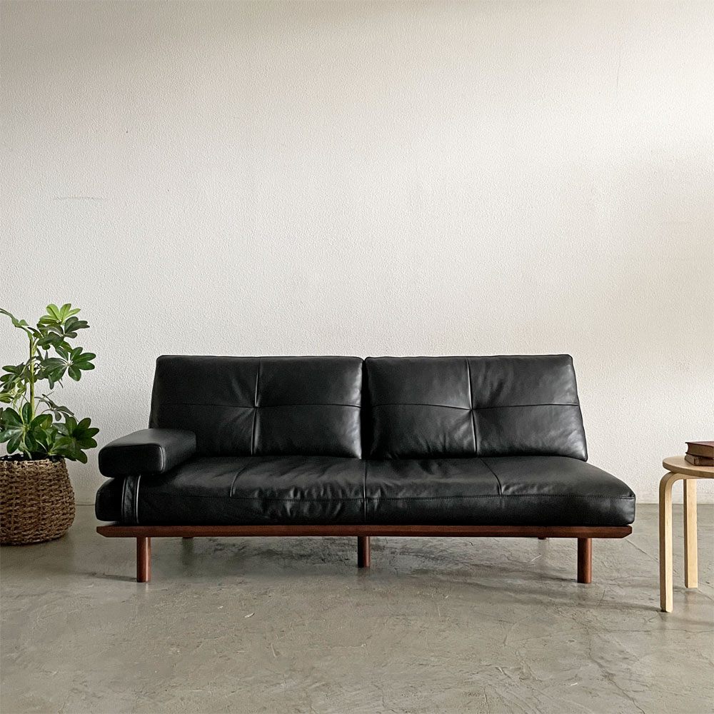 アクタス ACTUS ファイブバイファイブ five by five フラッド FLAD 2.5シーターソファ W180cm 本革 ブラックレザー ウォールナット材 松岡智之 サイドピロー付 合計定価￥316,800- 〓