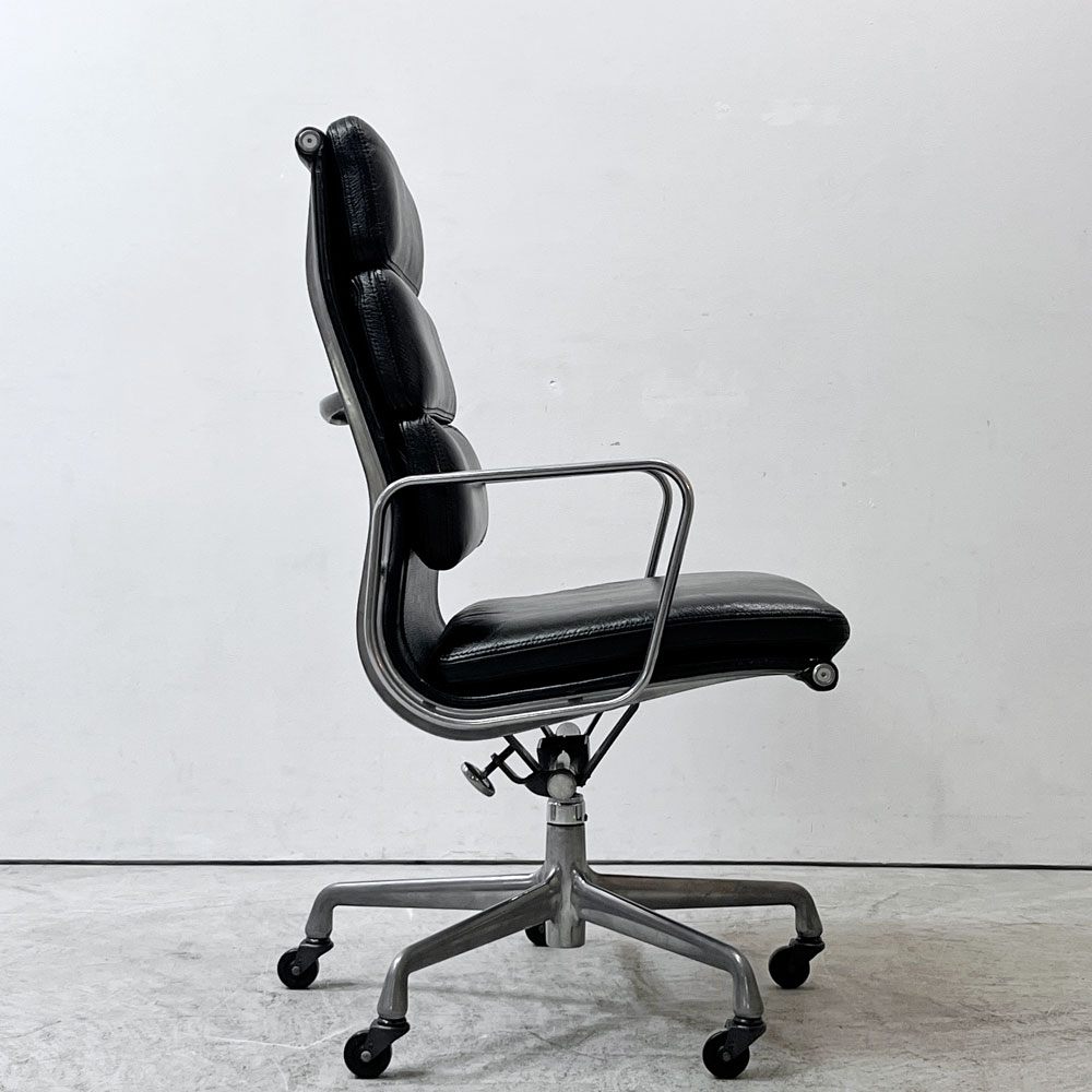 ハーマンミラー Herman Miller ソフトパッドグループ エグゼクティブチェア ハイバック ブラックレザー イームズ 5スターベース ミッドセンチュリー 定価約720,500円 ●