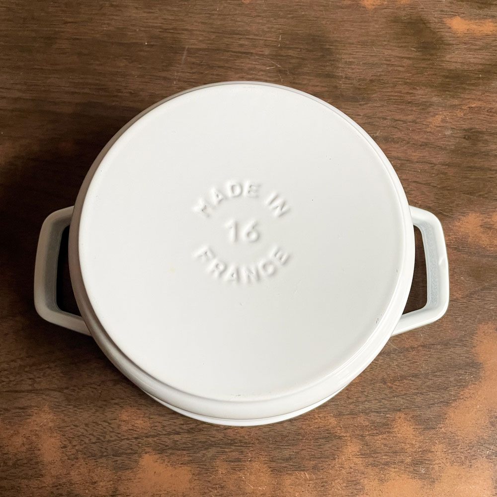 ストウブ STAUB ピコ ココット ラウンド 両手鍋 ホワイト 16cm 鋳物 キャセロール ガス オーブン IH対応 フランス ♪