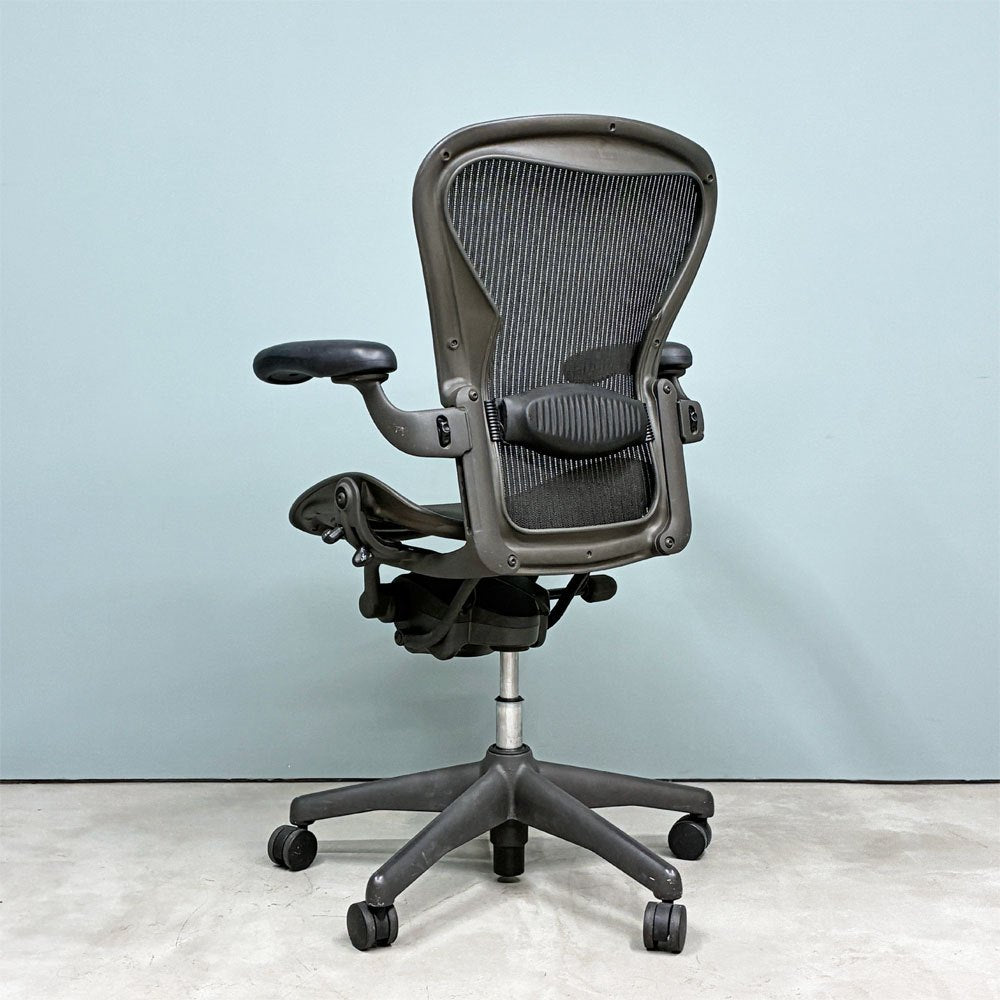 ハーマンミラー Herman Miller アーロンチェア Bサイズ フル装備 ランバーサポート グラファイトベース ビル・スタンフ＆ドン・チャドウィック 現状品 ◎