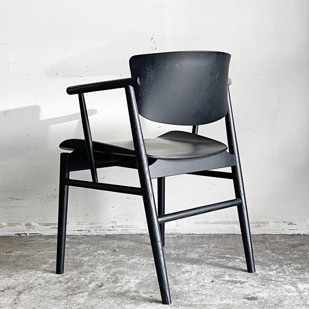 フリッツハンセン Fritz Hansen エヌゼロワン N01 ダイニングチェア アームチェア ブラック オーク無垢材 佐藤オオキ nendo 参考定価￥139,480- ■