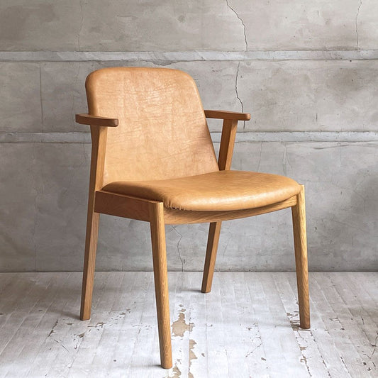 シキファニチア SIKI FURNITURE ラクS RAKU S セミアームチェア ダイニングチェア レッドオーク無垢材 バロンBA-01 合成皮革 ♪