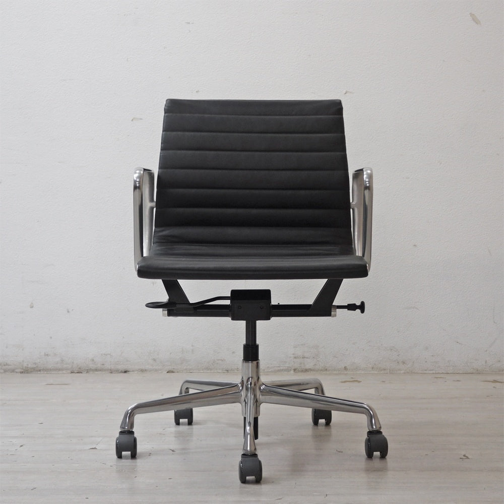 ハーマンミラー Herman Miller イームズアルミナムグループチェア マネージメントチェア アルミバフベース ガス圧昇降仕様 5本脚 キャスタータイプ 本革 イームズ A ●
