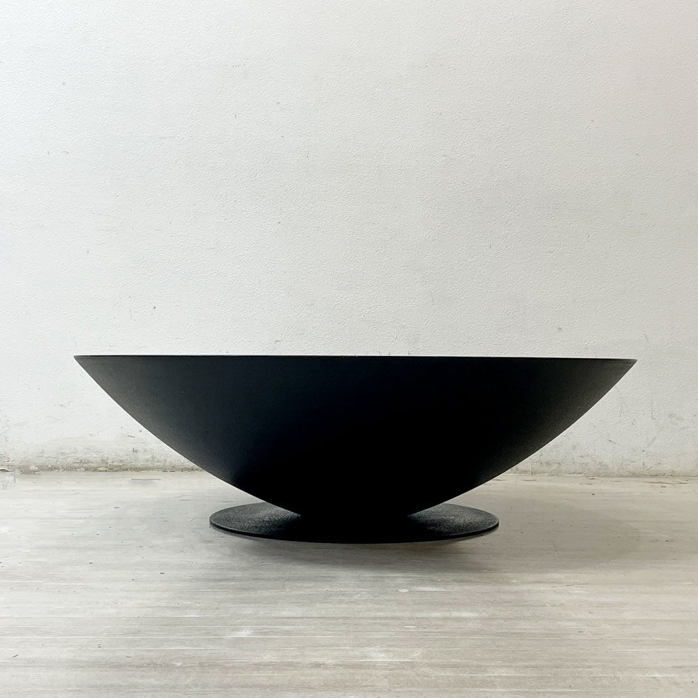 カッシーナイクスシー Cassina ixc トリア TRIA ローテーブル フレンチオークスモーク材 エンボス塗装 Φ110cm 戸沢忠蔵 定価：￥616,000- ●