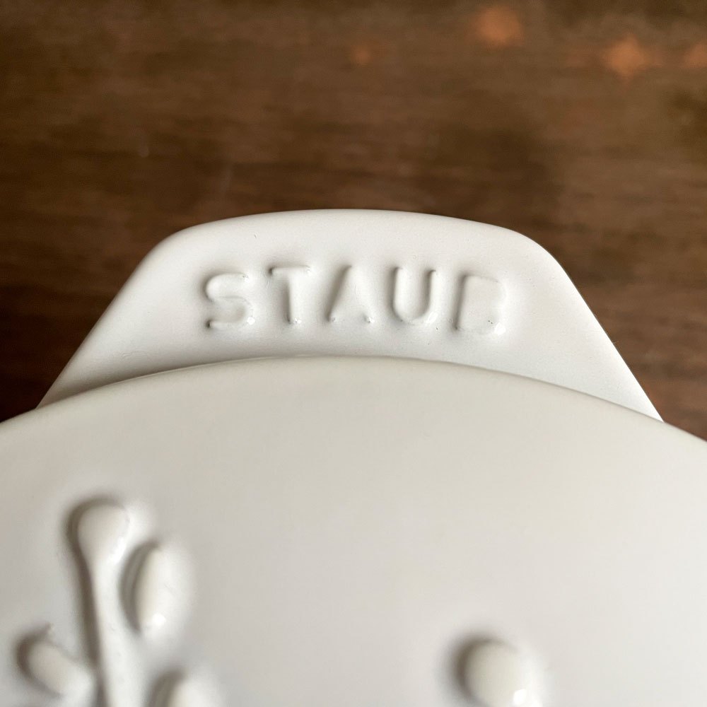 ストウブ Staub  ラ・ココット de GOHAN M 16 cm スノーフレークホワイト 両手鍋 ホーロー鍋 IH対応 鋳物 フランス製 ♪