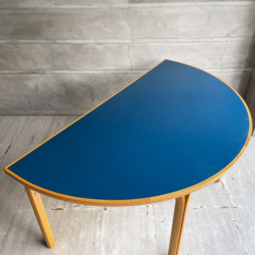 マグナスオルセン Magnus Olesen ハーフラウンド ダイニングテーブル 半円 メラミン天板 プライウッド ビーチ材 W160cm ラッド・シーゲンセン＆ジョニー・ソーレンセン 北欧 デンマーク♪