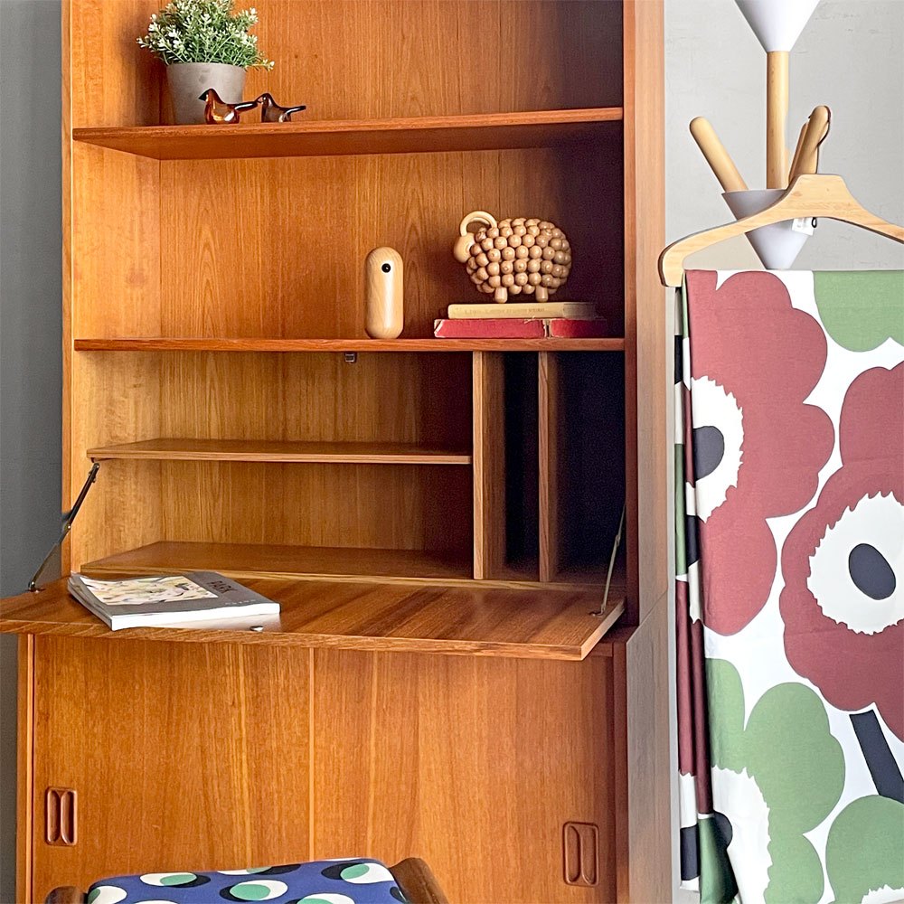 北欧ビンテージ Scandinavian Vintage チーク材 ライティングビューロー キャビネット ドロップダウンドア スライドドア 本棚 W87cm ■