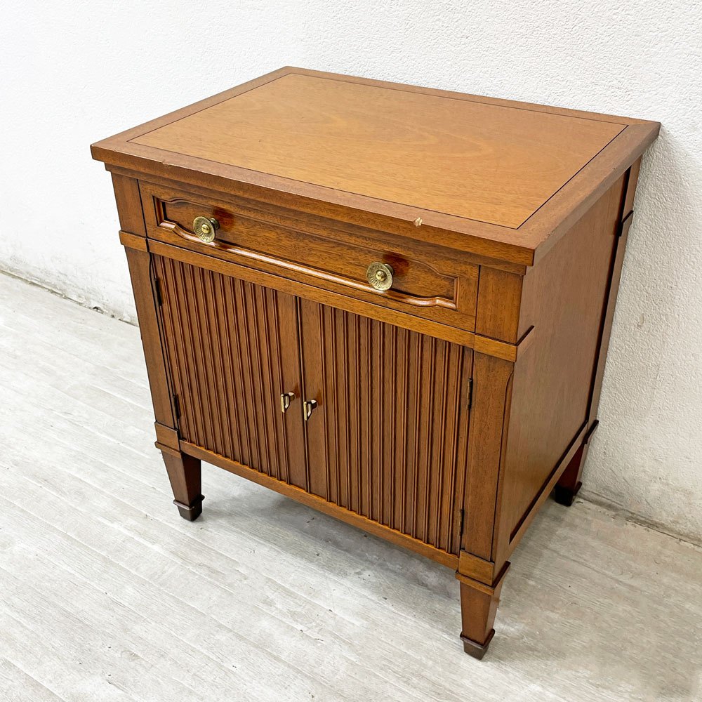 ドレクセルヘリテイジ DREXEL HERITAGE トライユン Triune ナイトテーブル サイドテーブル キャビネット 花台 飾り棚 マホガニー 米国 A ●