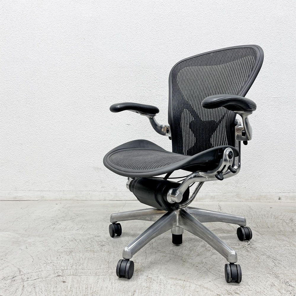 ハーマンミラー Herman Miller アーロンチェア Bサイズ ポスチャーフィット クラシックカーボンメッシュ ポリッシュドアルミベース レザーアーム ビル・スタンフ ＆ ドン・チャドウィック 〓