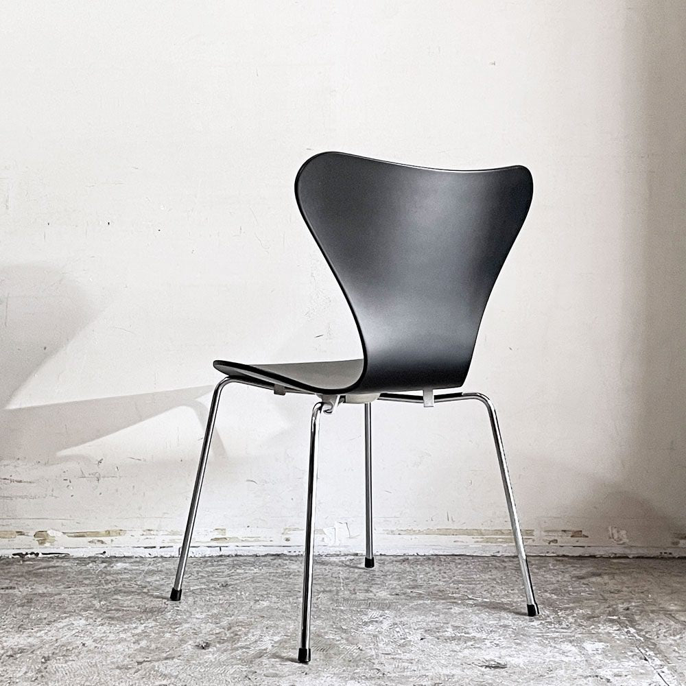 フリッツハンセン Fritz Hansen セブンチェア ブラックラッカー リペイント アルネ・ヤコブセン スタッキングチェア デンマーク 1997年製 A ■