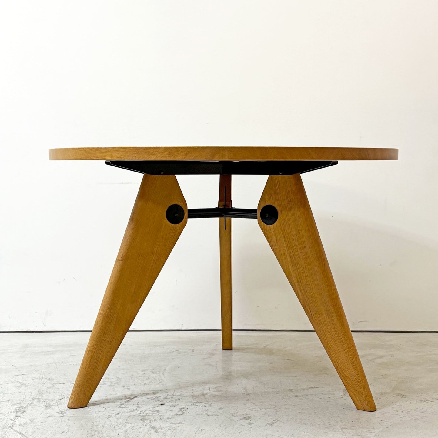 ヴィトラ vitra ゲリドン Gueridon ダイニングテーブル ラウンド ナチュラルオーク 無垢材 Φ105cm ジャン・プルーヴェ 定価399,300円 ●
