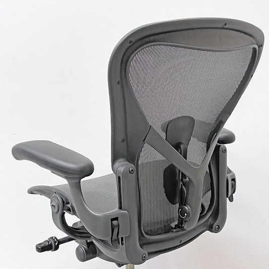 ハーマンミラー Herman Miller アーロンチェア リマスタード フル装備 Bサイズ グラファイトベース ビル・スタンフ ＆ ドン・チャドウィック ポスチャーフィットSL ●