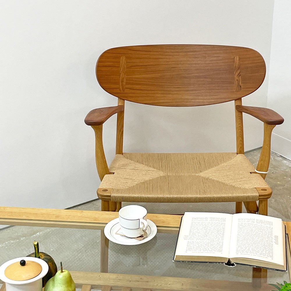 カールハンセン＆サン Carl Hansen & Son CH22 ラウンジチェア オーク材 × チーク材 ミックスコンビネーション オイルフィニッシュ ハンス・J・ウェグナー 未使用保管品 定価492,800円 ●