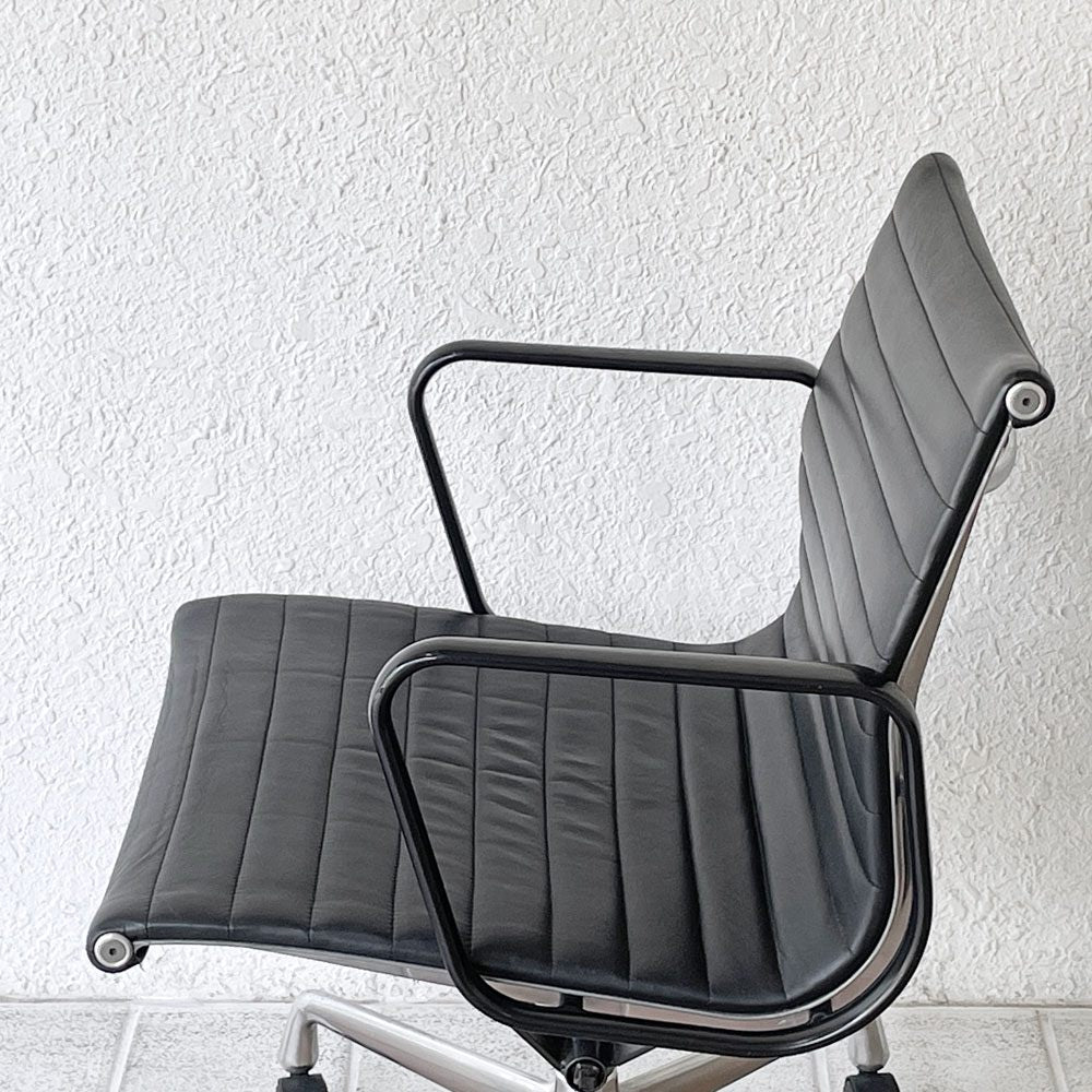 ハーマンミラー Herman Miller アルミナムグループ マネジメントチェア デスクチェア 本革 4本脚 アームチェア キャスター イームズ ビンテージ ◇