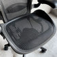 ハーマンミラー HermanMiller アーロンチェア ライト Bサイズ クラシックカーボンメッシュ ランバーサポート グラファイトベース アーム固定 ババナクッション新品 ♪