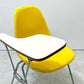 ハーマンミラー Herman Miller サイドシェルチェア セカンド 2ndビンテージ FRP イエロー 肘掛けテーブル付 スクールベース イームズ ●