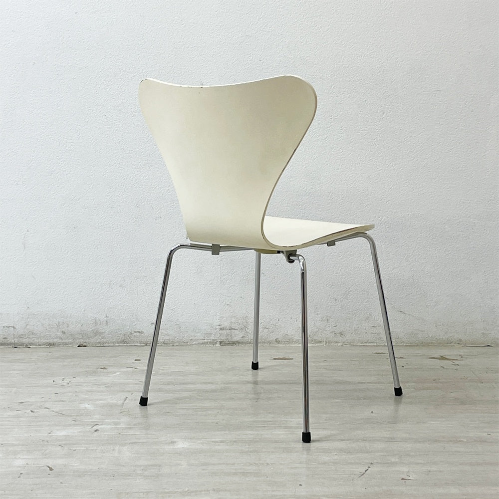フリッツハンセン Fritz Hansen セブンチェア ホワイト ラッカー仕上げ アルネ・ヤコブセン スタッキングチェア 北欧 デンマーク B ●