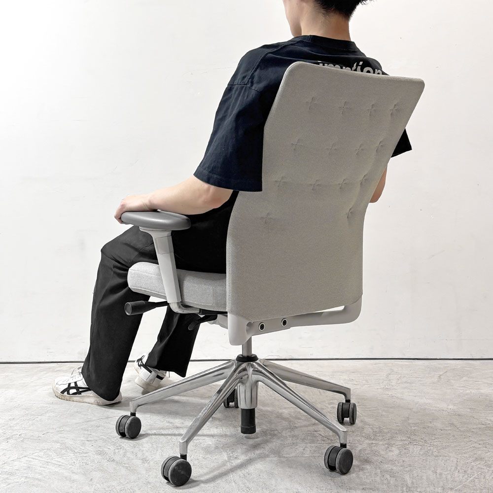 ヴィトラ vitra IDトリム ID Trim オフィスチェア デスクチェア ファブリックシート ライトグレー系 ハイバック 2Dアームレスト アントニオ・チッテリオ 参考定価￥209,000- ●