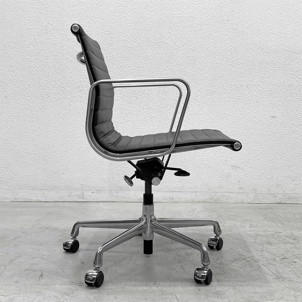ハーマンミラー Herman Miller イームズアルミナムグループチェア マネージメントチェア アルミバフベース ガス圧昇降 5本脚 キャスター 本革 〓
