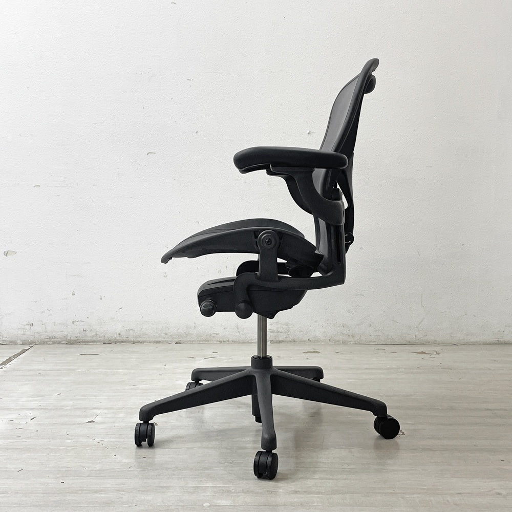 ハーマンミラー Herman Miller アーロンチェア リマスタード フル装備 Bサイズ ポスチャーフィットSL グラファイトベース ビル・スタンフ ＆ ドン・チャドウィック ●