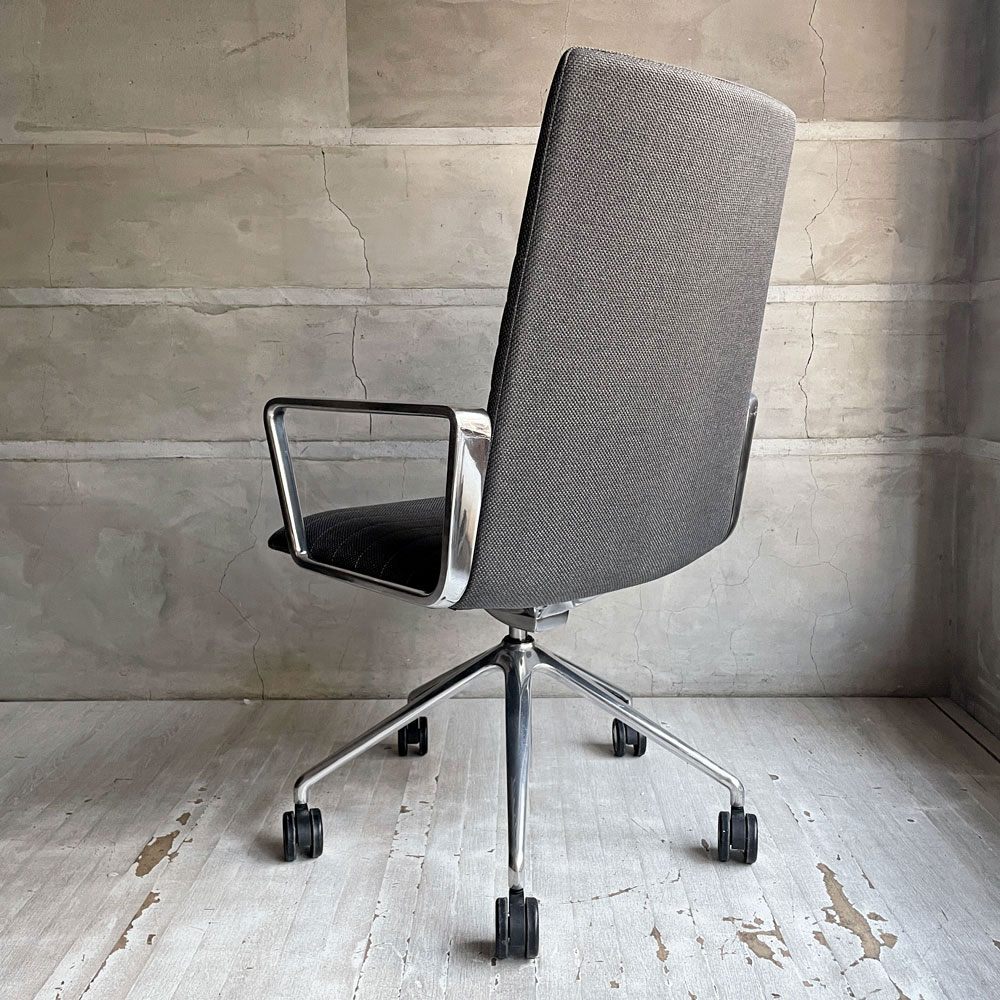 アンドリューワールド Andreu World フレックス エグゼクティブ Flex Executive インターミディエイトバック アームチェア デスクチェア アルミ キャスターベース ガス圧昇降 参考価格 ¥295,460- ♪