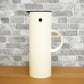 ステルトン Stelton バキュームジャグ Vacuum Jug EM77 1000ml ベージュ系 955 廃番カラー エリック・マグヌッセン デンマーク 箱付き 美品 ●