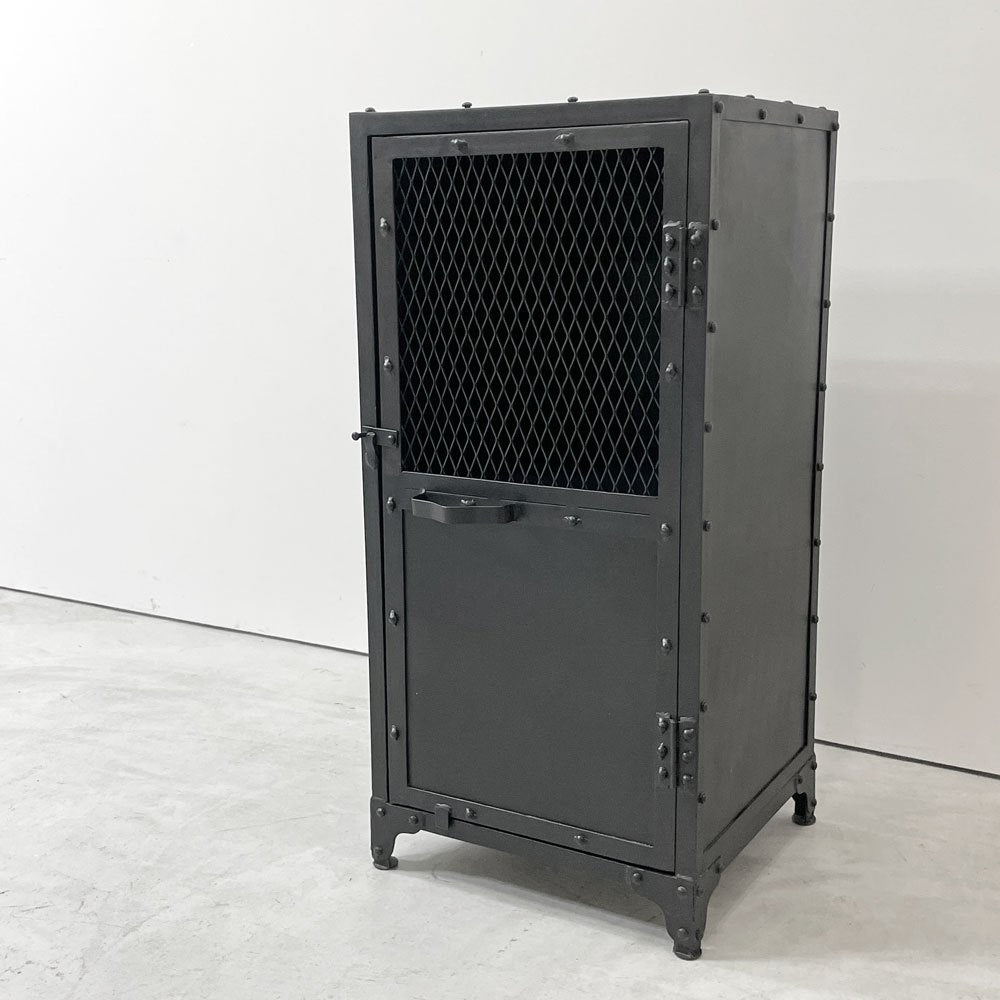 アナザーライフ Another Life アイアンサイドキャビネット IRON SIDE CABINET シェルフ 2段 1ドア ブラック インダストリアル 工業系 定価￥52,800- ●