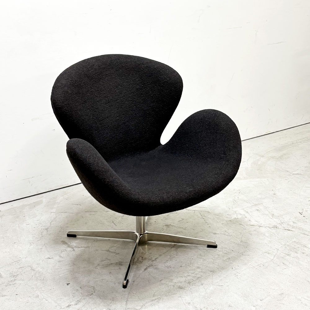 スワンチェア SWAN CHAIR ラウンジチェア アルネ・ヤコブセン Arne Jacobsen ブラック系 ファブリック スウィベル式 リプロダクト デンマークデザイン ●