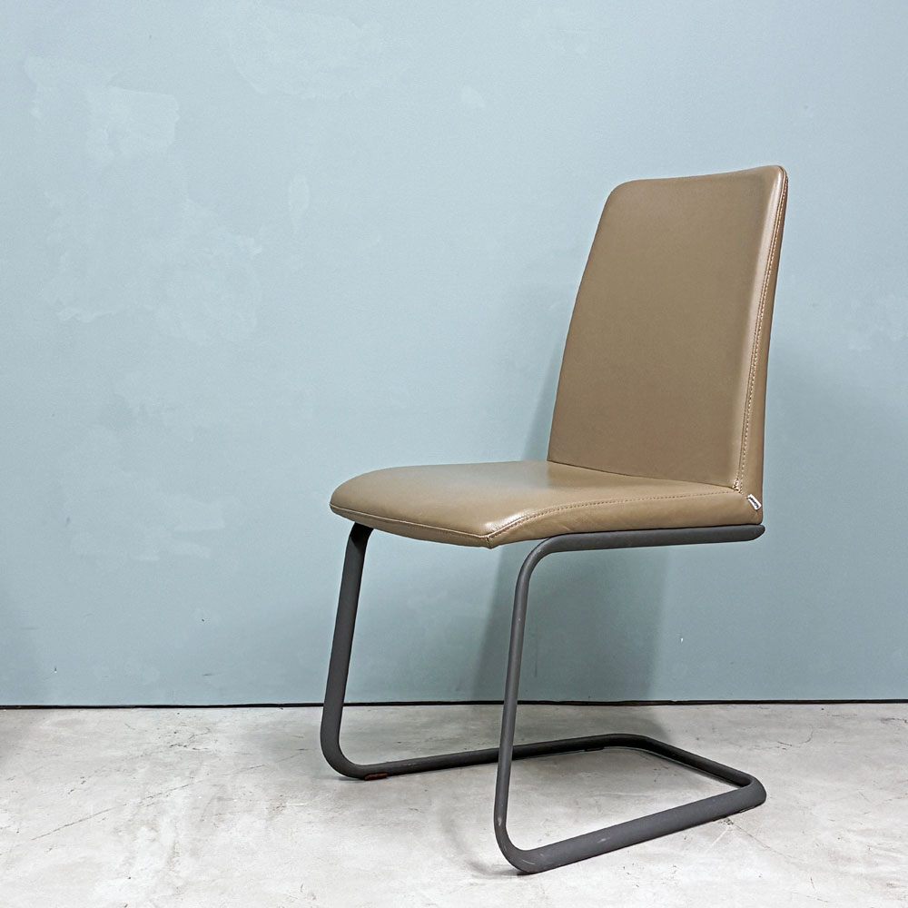ボーコンセプト BoConcept ローザンヌ LAUSANNE ダイニングチェア カンチレバー PUレザー 北欧モダン ダークベージュ A ◎