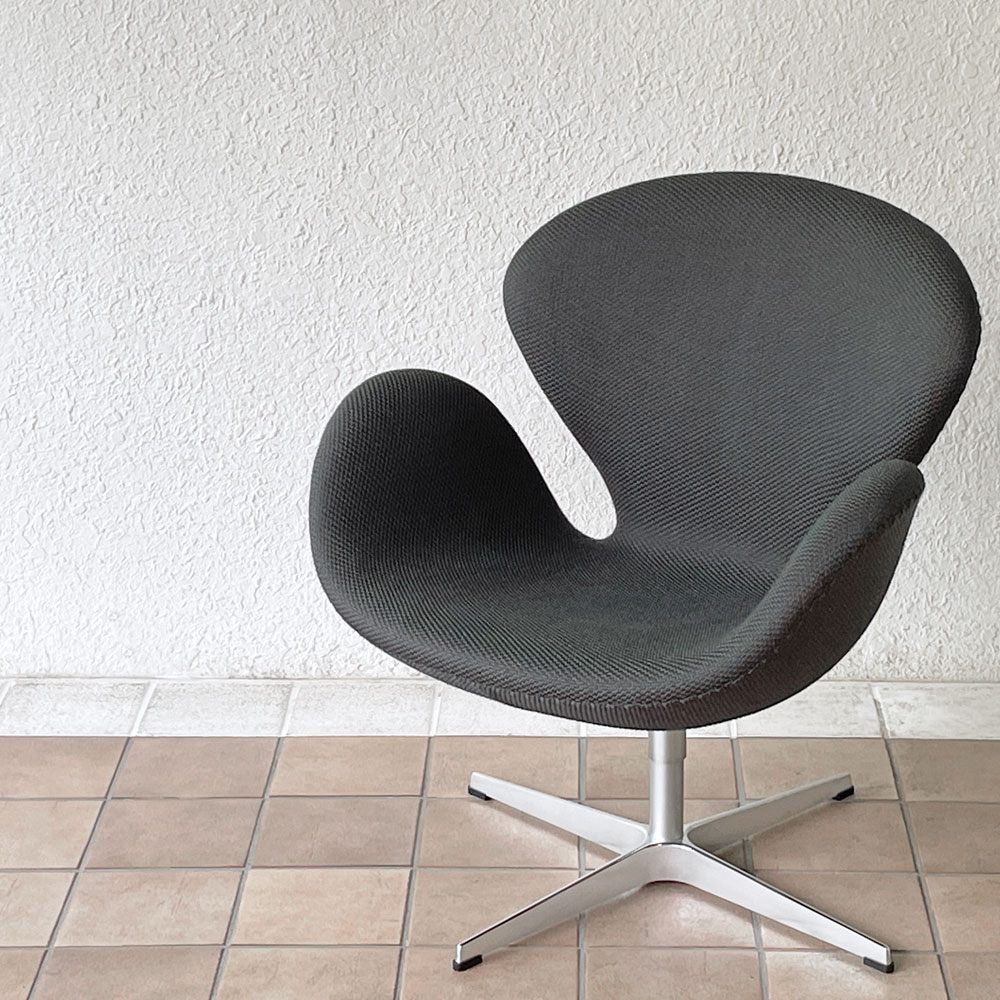 フリッツハンセン Fritz Hansen スワンチェア SWAN ラウンジチェア クヴァドラ SERPENTINE アルネ・ヤコブセン 2024年製 定価734,800円 ◇