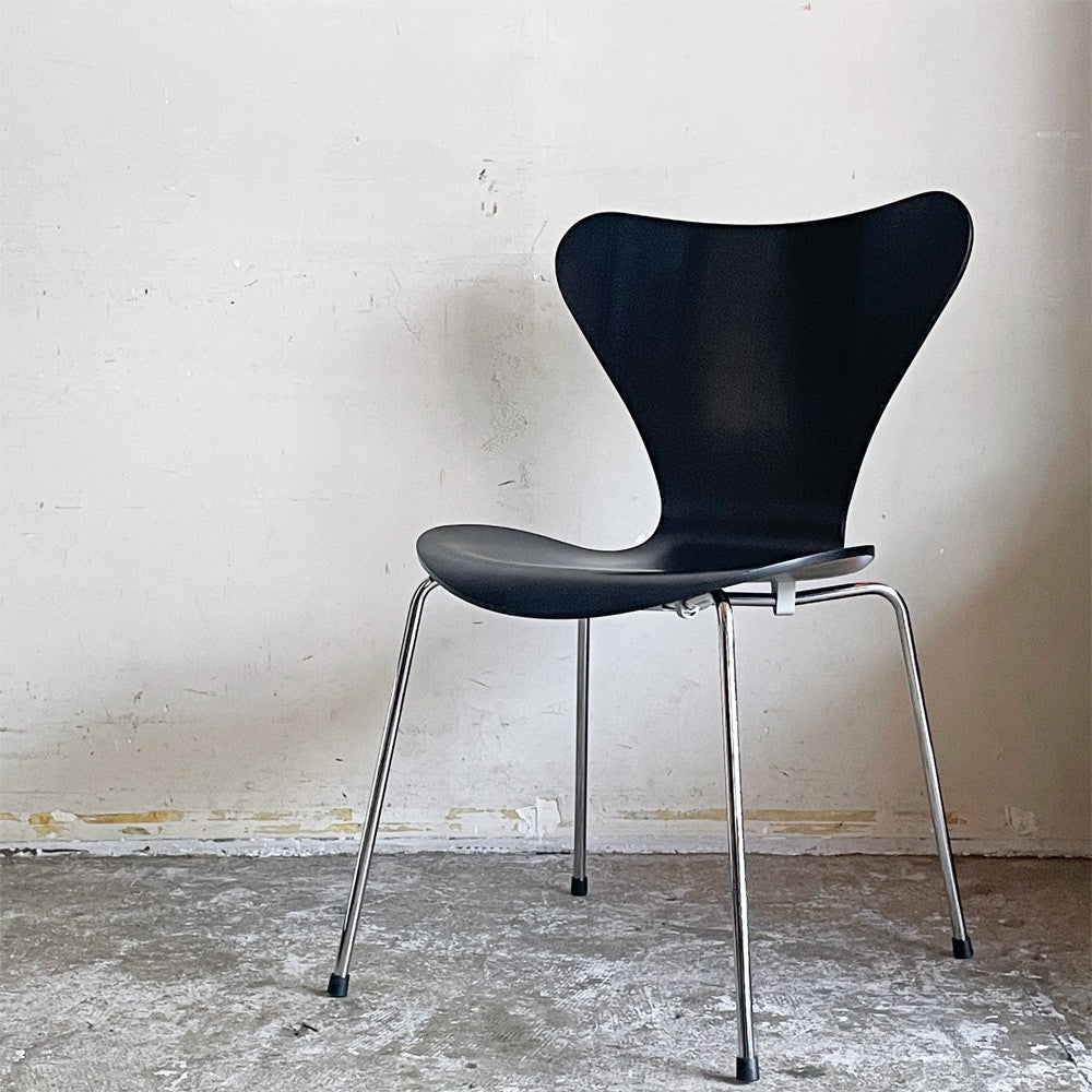 フリッツハンセン Fritz Hansen セブンチェア ダイニングチェア カラードアッシュ ブラック アルネ・ヤコブセン 北欧 デンマーク 定価￥75,680- ■