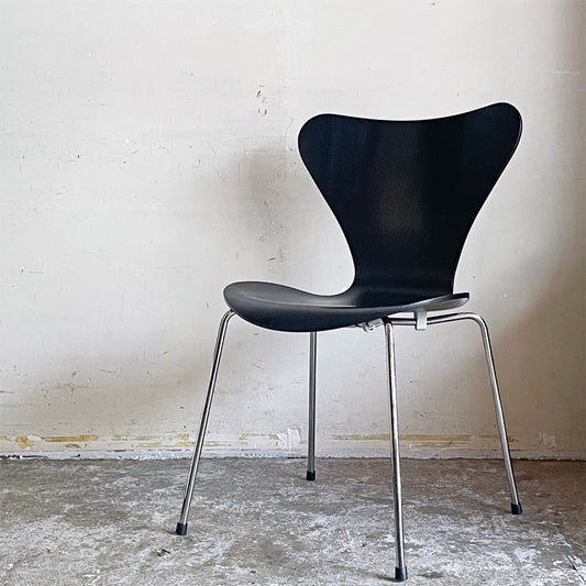 フリッツハンセン Fritz Hansen セブンチェア ダイニングチェア カラードアッシュ ブラック アルネ・ヤコブセン 北欧 デンマーク 定価￥75,680- ■
