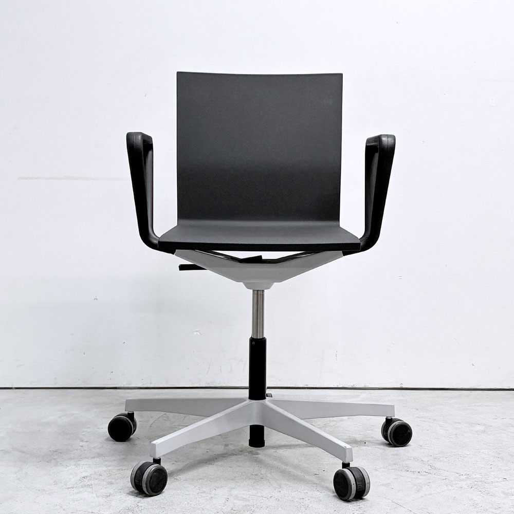 ヴィトラ vitra ゼロフォー 04. スタジオチェア アームレスト付 マールテン・ヴァン・セーヴェレン 昇降機能 ブラック ●