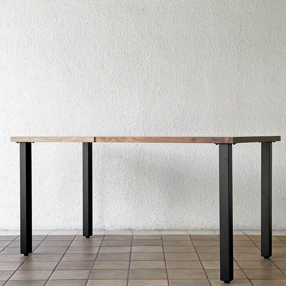 かなでもの KANADEMONO ザ・テーブル THE TABLE デスク W140xD74.5cm ウォールナット スクエアバー脚 配線孔オプション スリット ◇