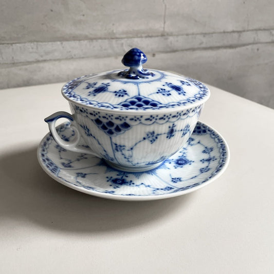 ロイヤルコペンハーゲン ROYAL COPENHAGEN ブルーフルーテッド ハーフレース スープカップ&ソーサー 陶器 北欧食器 廃番 箱付き 未使用 B ♪